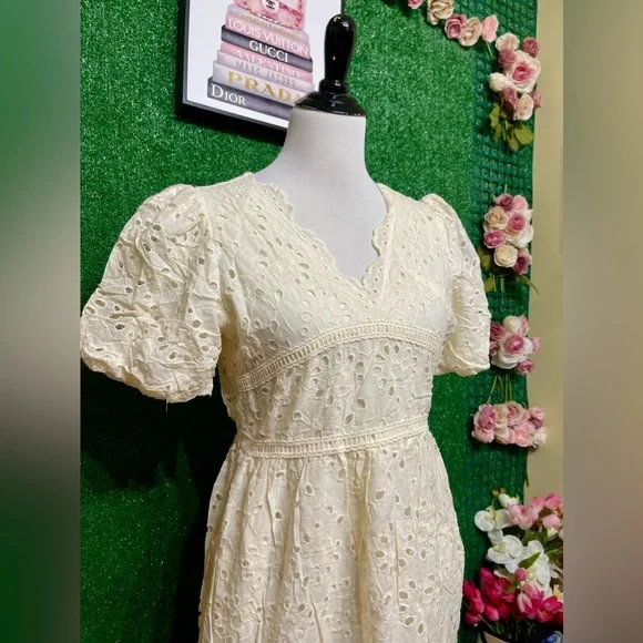 🌷Brand New eyelet dress embroidered can fit Sm up to M very nice quality!🌷 - Picture 7 of 8